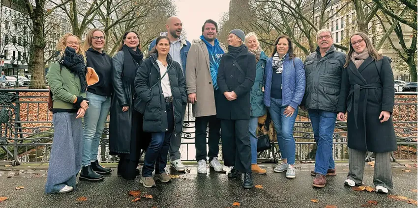 BFP-BeWo-Teamfoto-Bruecke-Koe-Stehend-2-Nov-2025-1600x800-Pixel
